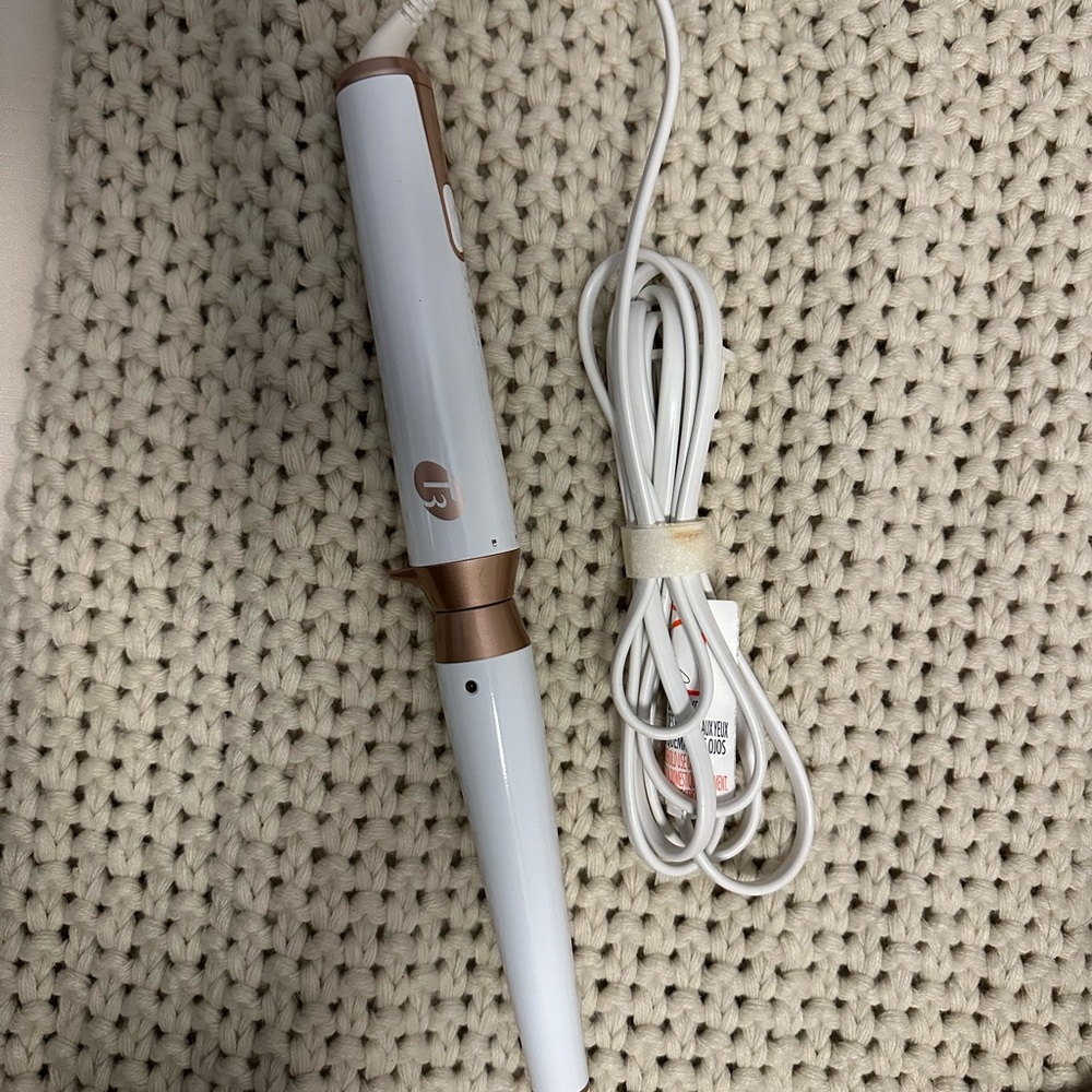 T3 Curling Iron in White and Bronze